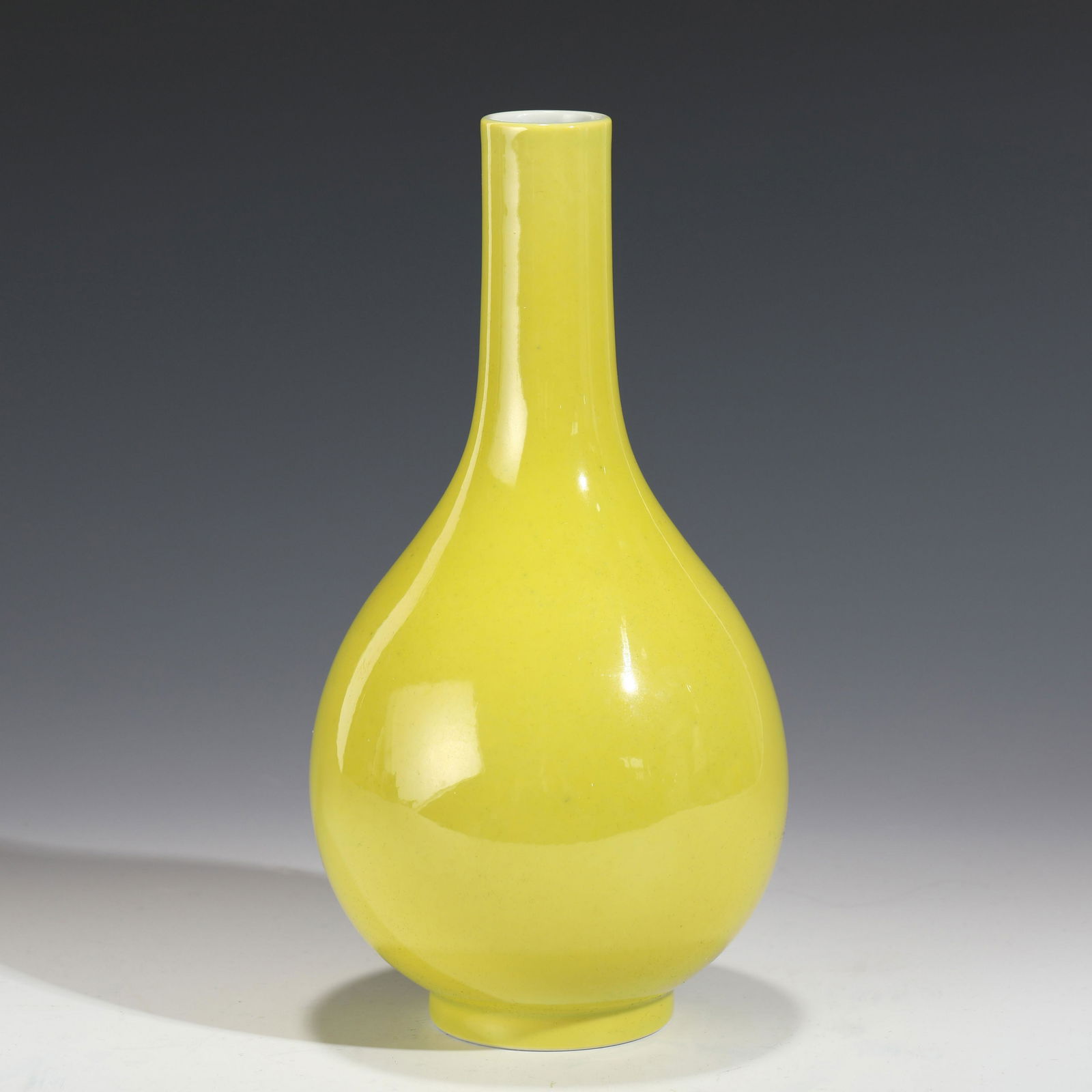 QIANLONG YELLOW GLAZED VASE (1 of 8)