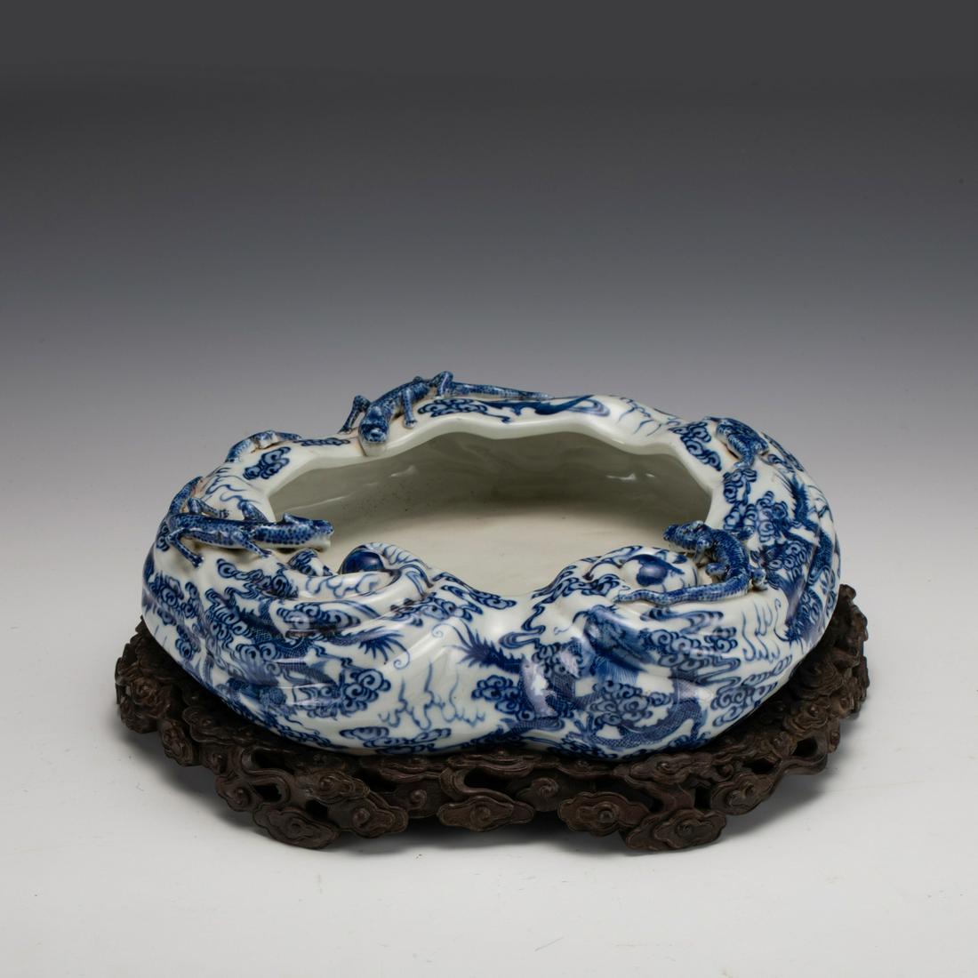 QING BLUE & WHITE BRUSH WASHER ON STAND (1 of 11)