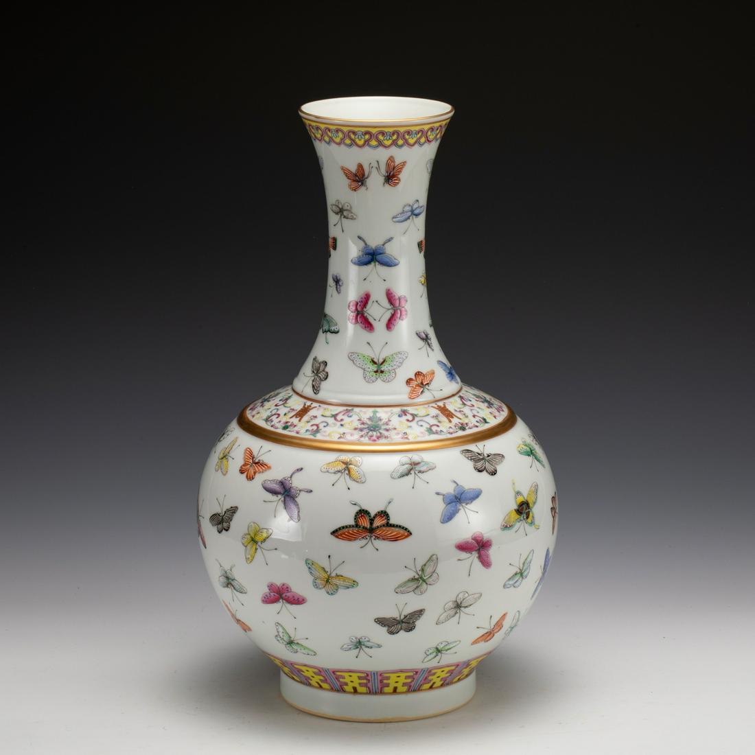 GUANGXU FAMILLE ROSE HUNDRED BUTTERFLY REWARD VASE (1 of 9)