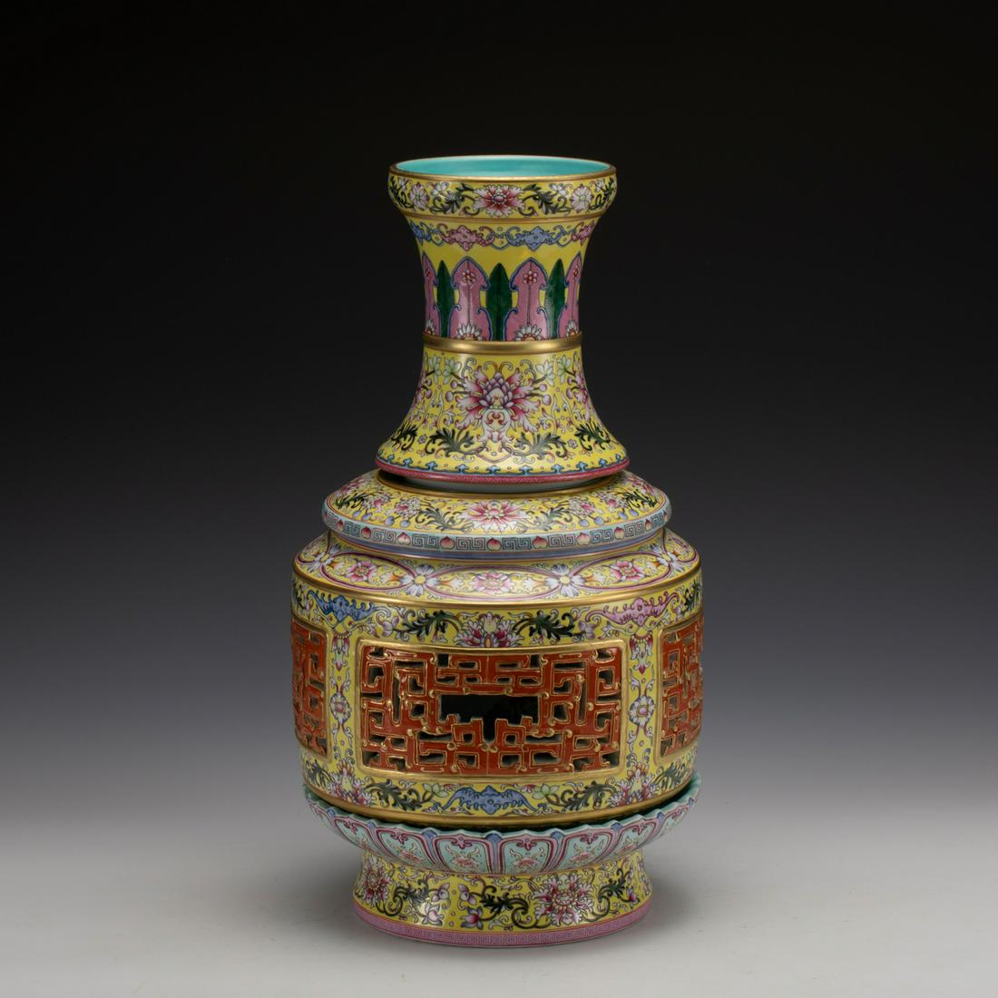 FAMILLE ROSE LOTUS TURNING HEART VASE (1 of 10)