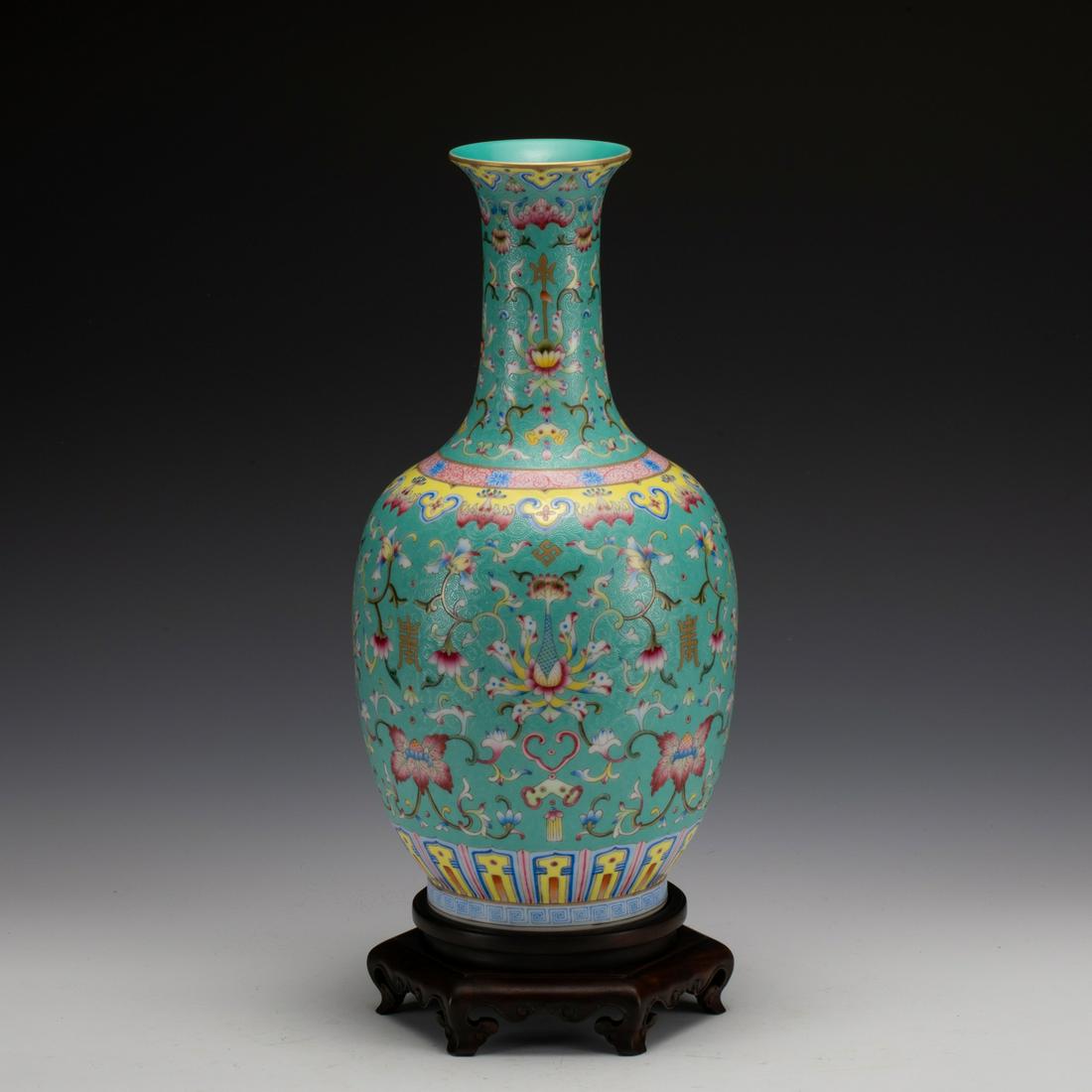 FAMILLE ROSE LOTUS VASE ON STAND (1 of 8)