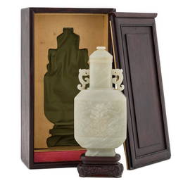 CHINESE ROCOCO TAOTIE JADE VASE IN PROTECTIVE BOX