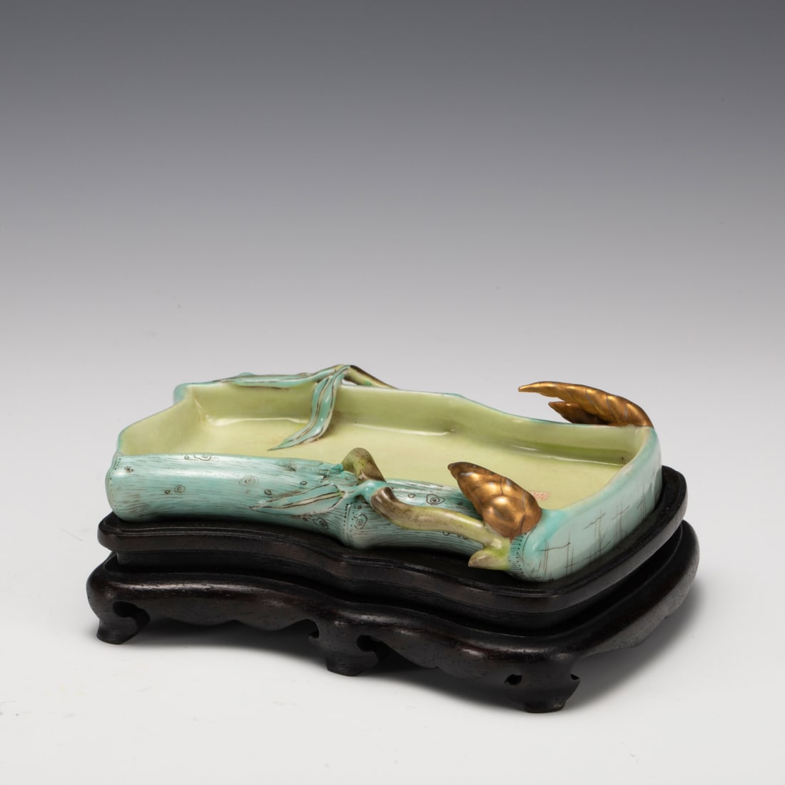 FAMILLE ROSE BAMBOO SHAPED BRUSH WASHER ON STAND (1 of 10)