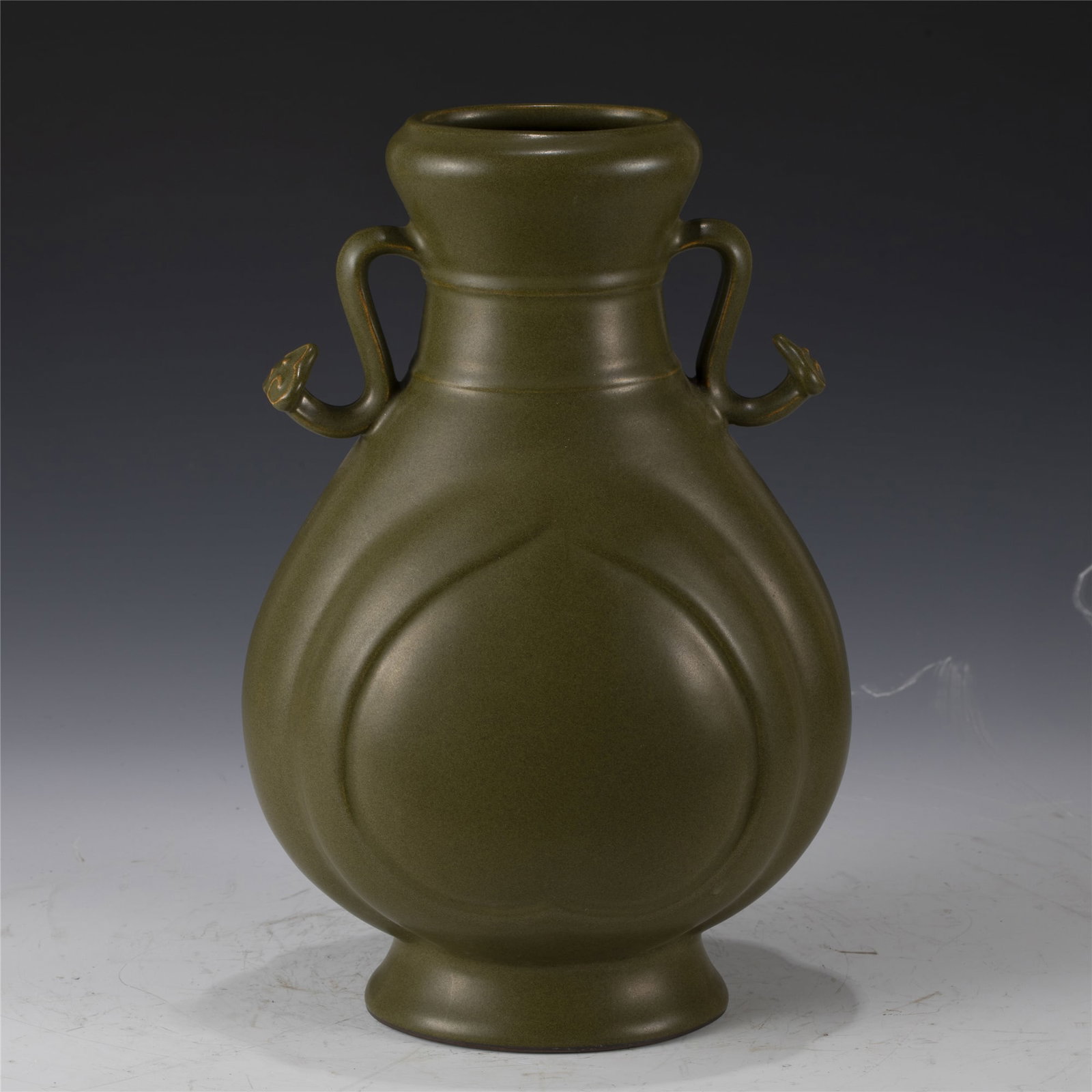 QING QIANLONG TEA POWDER DOUBLE-EAR BOTTLE VASE (1 of 8)