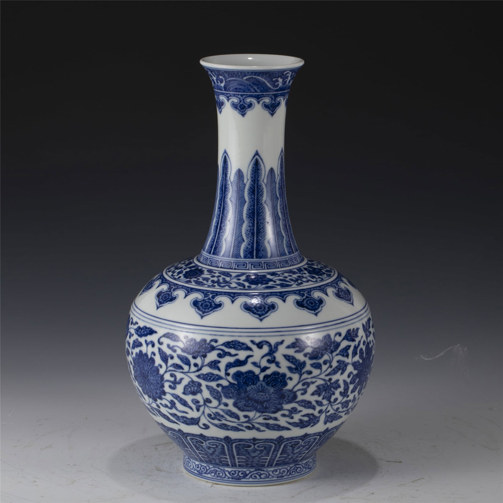 QING QIANLONG BLUE & WHITE VASE (1 of 7)