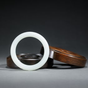 A JADE BANGLE