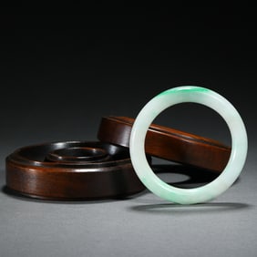 CHARMING JADEITE BANGLE WITH LIGHT GREEN AND WHITE HUES