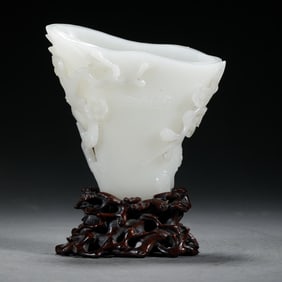A EXQUISITE JADE - CARVED CUP