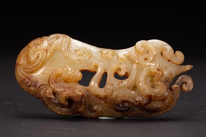 JADE PENDANT WITH CHI - DRAGON PATTERNS