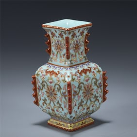 GREAT QING JIAQING FAMILLE ROSE VASE