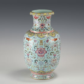 QING QIANLONG FAMILLE ROSE FLOWER VASE