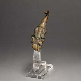 BRONZE BELT HOOK INLAID WITH GOLD