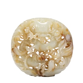 EXQUISITE ROUND JADE ORNAMENT