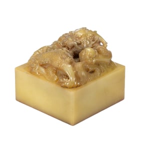 A SHOUSHAN STONE SEAL WITH DRAGON - SHAPED KNOBS