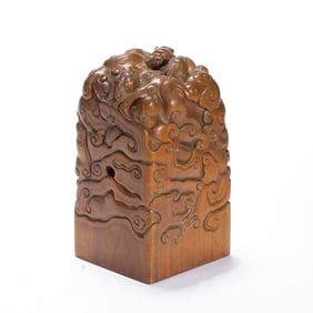 A SANDALWOOD SEAL WITH EXQUISITE CARVINGS