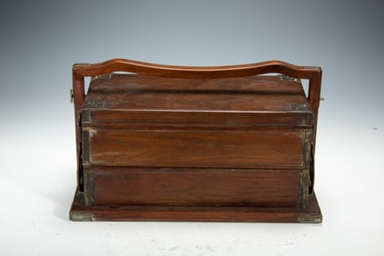 TRADITIONAL CHINESE - STYLE LIDDED FOOD CARRIER WITH HANDLE