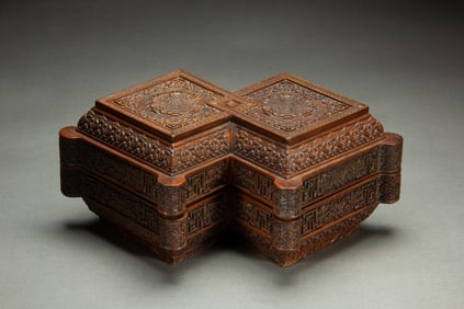SQUARE SEAL BOX WITH "WAN" - SHAPED PATTERN