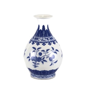 QING QIANLONG PEAR VASE