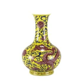 QING QIANLONG BLUE & WHITE ALUM RED DRAGON VASE
