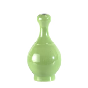 QING YONGZHENG GREEN GLAZED GARLIC VASE