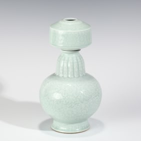 QIANLONG PORCELAIN CARVING CANOPY HEAD VASE