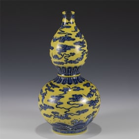 QING YELLOW GLAZE BLUE & WHITE GOURD VASE
