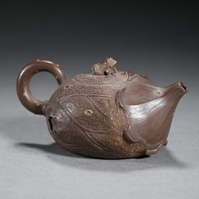 LOTUS - LEAF - SHAPED PURPLE CLAY TEAPOT WITH FROG ORNAMENT