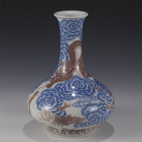 QING YONGZHENG BLUE & WHITE GLAZE RED DRAGON BOTTLE