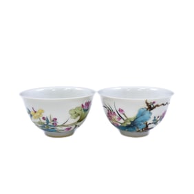 PAIR OF HIBISCUS MOTIF SHENDETANG BOWLS