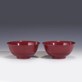 A PAIR OF PURPLE-RED GLAZE BOWLS