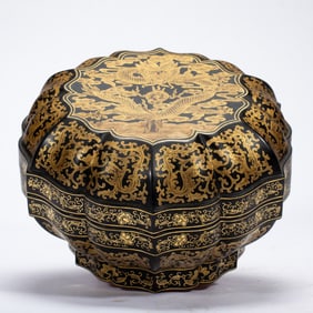 BLACK LACQUER BOX WITH GOLD - INLAID PATTERNS