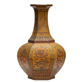 PAINTED LACQUER HEXAGONAL VASE WITH DRAGON PATTERNS