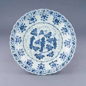 MING BLUE & WHITE GRAPES ABUNDANT PLATE