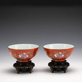 PAIR FAMILLE ROSE ON RED GROUND BOWLS ON STAND