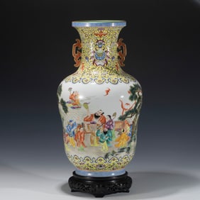 CHINESE QIANLONG FAMILLE ROSE BOTTLE VASE