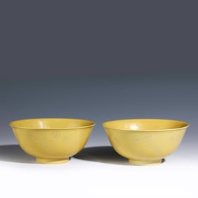 A PAIR OF GUANGXU YELLOW GLAZED BOWLS