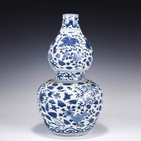 MING BLUE & WHITE GOURD BOTTLE
