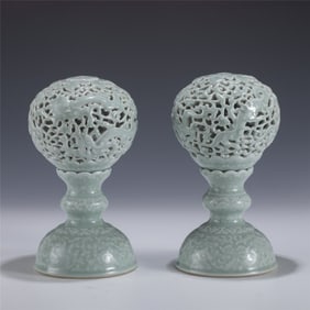 PAIR OF QIANLONG BEAN GREEN HOLLOW CANDLE