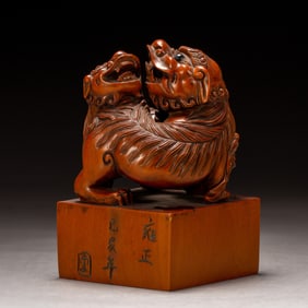BOXWOOD - CARVED SEAL WITH DOUBLE - LION KNOB