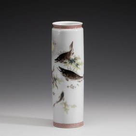 REPUBLIC OF CHINA FAMILLE ROSE BARREL BOTTLE