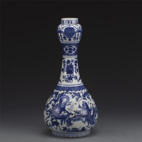 MING WANLI BLUE & WHITE GARLIC VASE