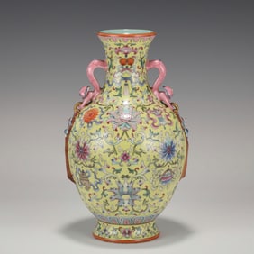 QING QIANLONG FAMILLE ROSE RUYI EAR VASE