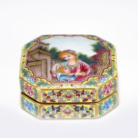 QING QIANLONG FAMILLE ROSE LIDDED BOX