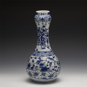 MING WANLI BLUE & WHITE GARLIC VASE