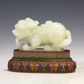 JADE - CARVED AUSPICIOUS BEAST ORNAMENT