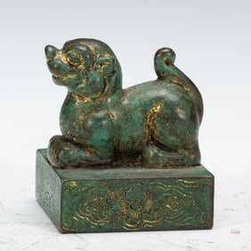 BRONZE GILT SEAL WITH MYTHICAL BEAST - SHAPED KNOB