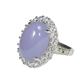 RING WITH LIGHT PURPLE OVAL GEMSTONE