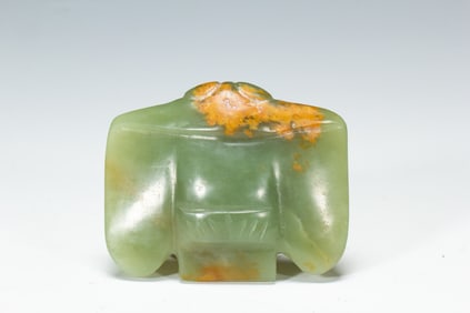 JADE CARVING IN THE SHAPE OF AN OWL