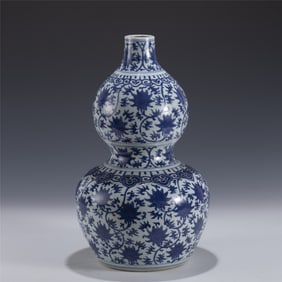 MING WANLI BLUE & WHITE GOURD BOTTLE