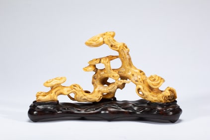 CARVED GANODERMA LUCIDUM ORNAMENT
